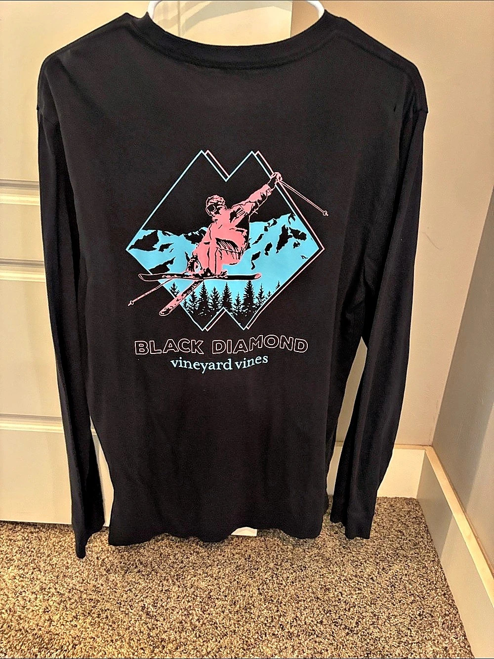 Vineyard Vines Black Diamond Ski Graphic Long Sleeve Pocket T-Shirt Tee Black